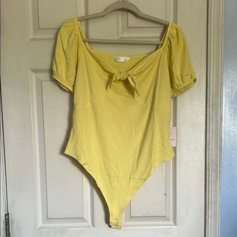 NWT LC Lauren Conrad finch yellow puff sleeve tie front bodysuit size XL - Picture 3 of 7